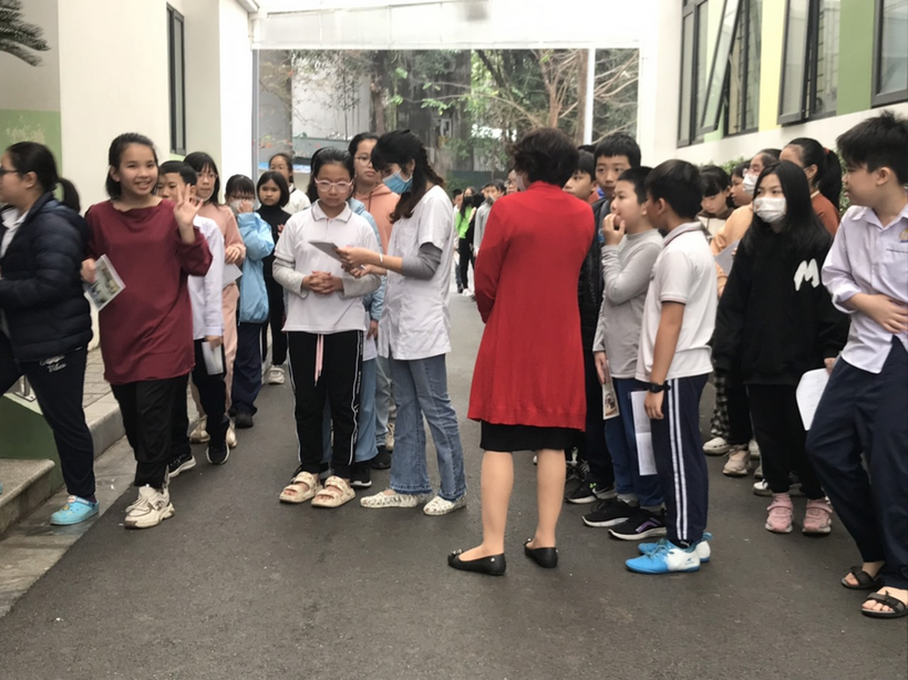 A group of people standing in a line

Description automatically generated with medium confidence