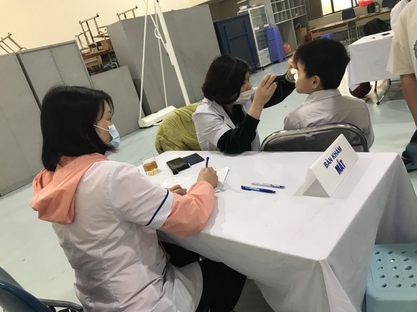 A picture containing text, person, table, computer

Description automatically generated