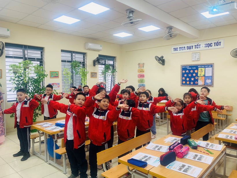 A group of children in red uniforms
Description automatically generated with low confidence