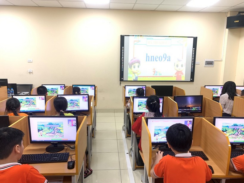 A picture containing text, indoor, person

Description automatically generated