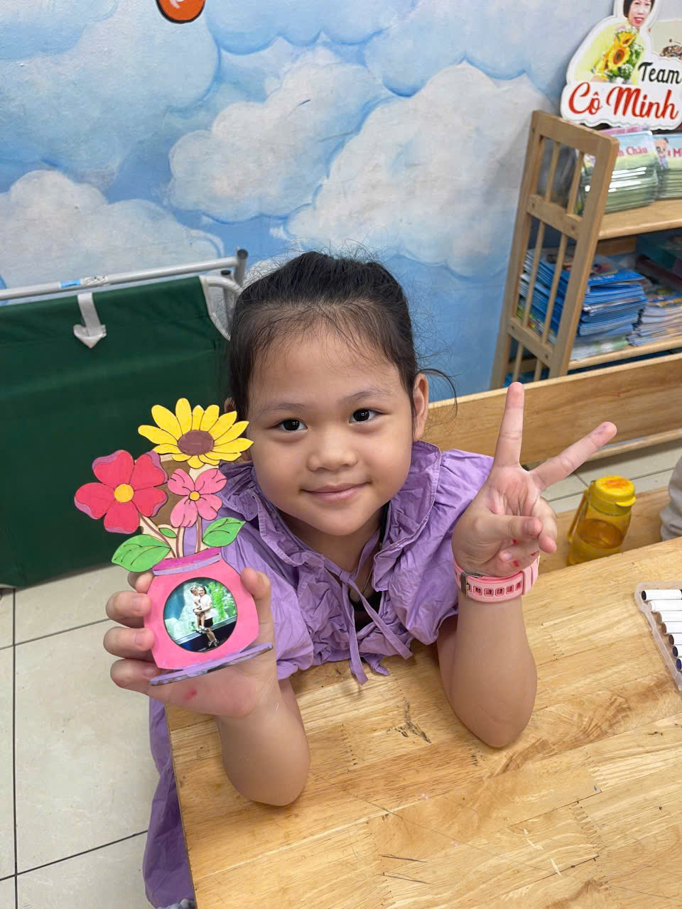 A child holding a flower vaseDescription automatically generated
