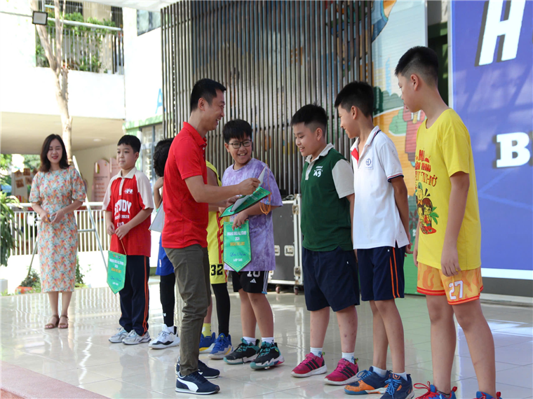 A group of kids standing in a lineDescription automatically generated