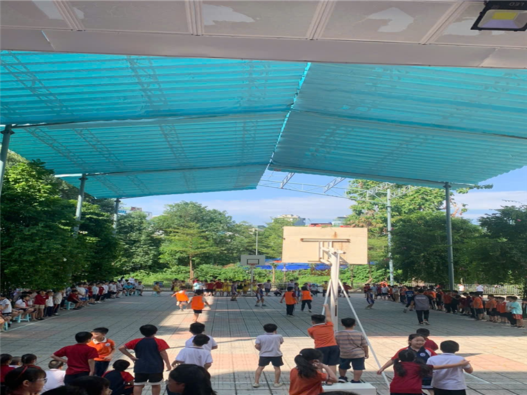 A group of people playing basketballDescription automatically generated