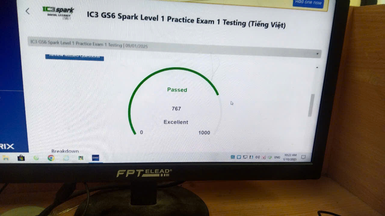 A computer screen with a green circle

Description automatically generated
