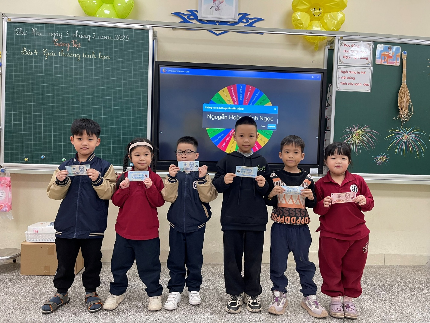 A group of children holding up signsDescription automatically generated