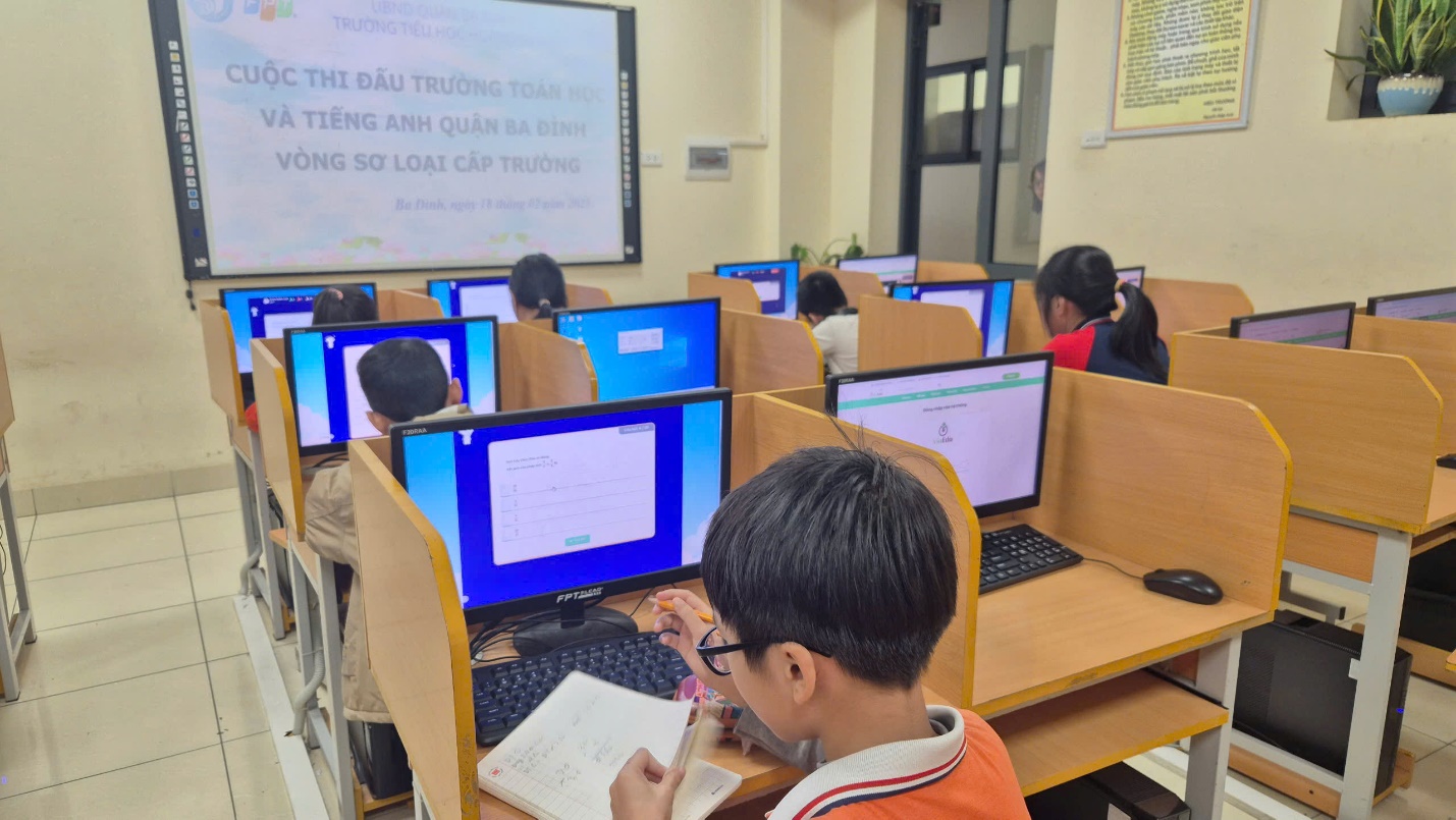 A group of people in a classroom

AI-generated content may be incorrect.