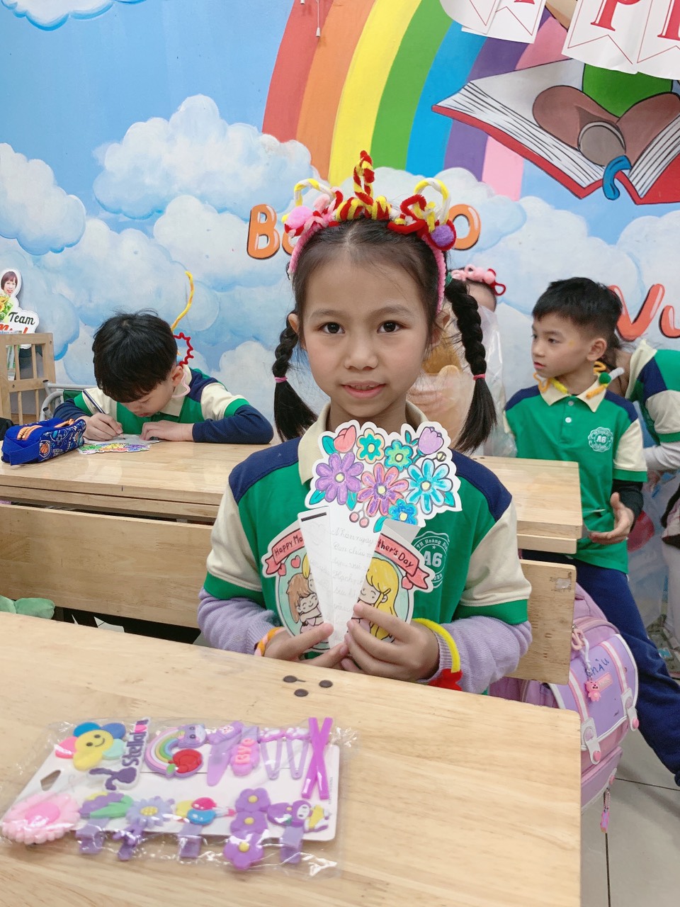 A child holding a paperAI-generated content may be incorrect.