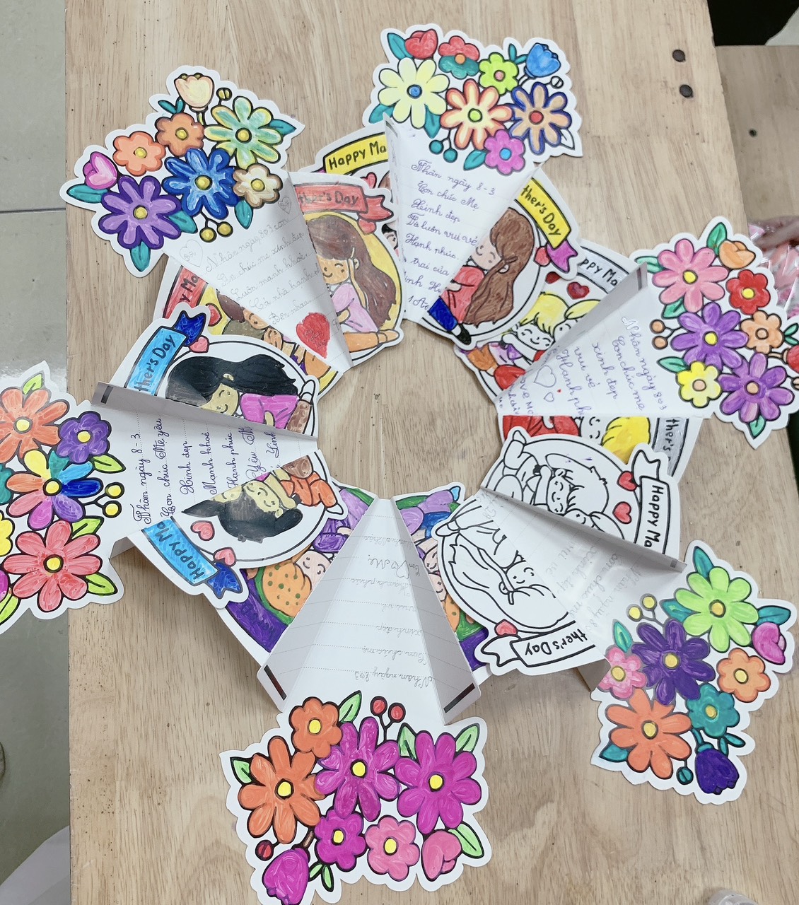 A group of cards arranged in a circleAI-generated content may be incorrect.