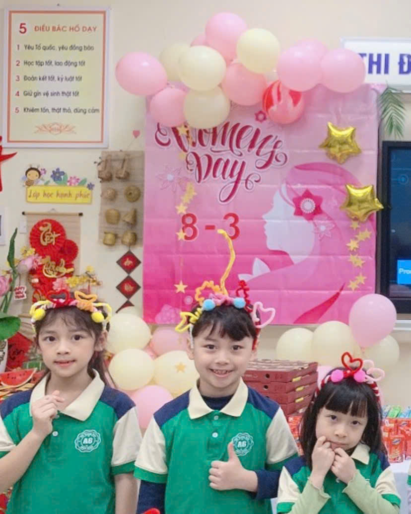 A group of children posing for a pictureAI-generated content may be incorrect.