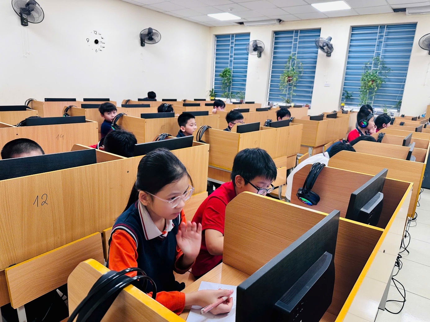 A group of kids sitting at computersAI-generated content may be incorrect.