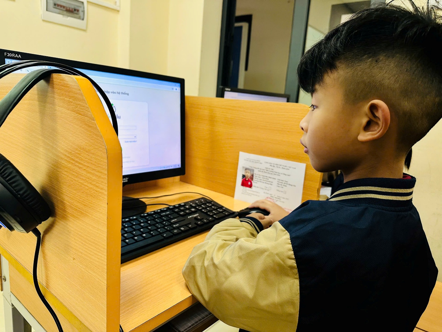 A child sitting at a computerAI-generated content may be incorrect.