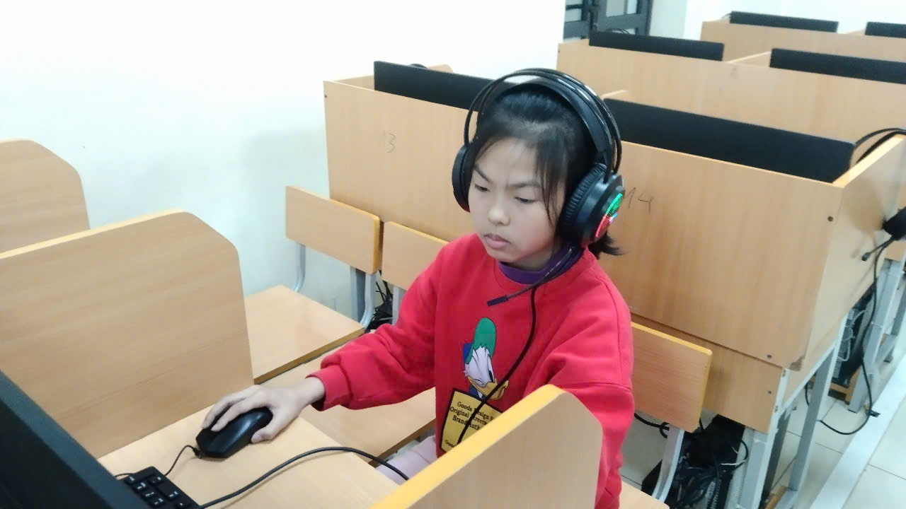 A child wearing headphones and using a computer mouseAI-generated content may be incorrect.