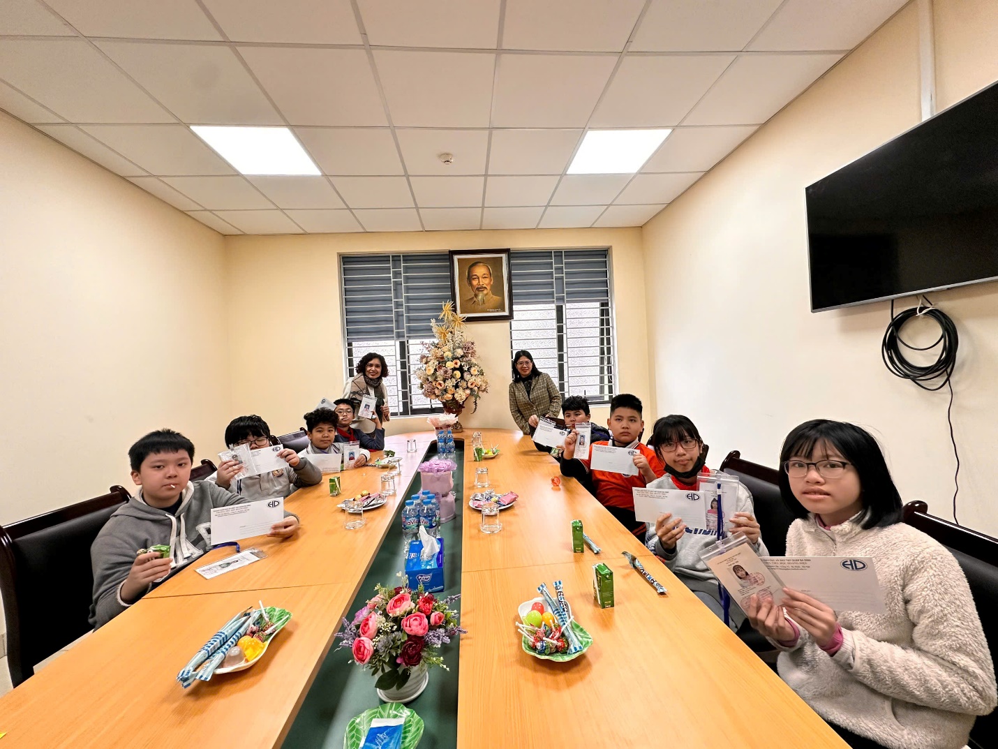 A group of people sitting at a table

Description automatically generated