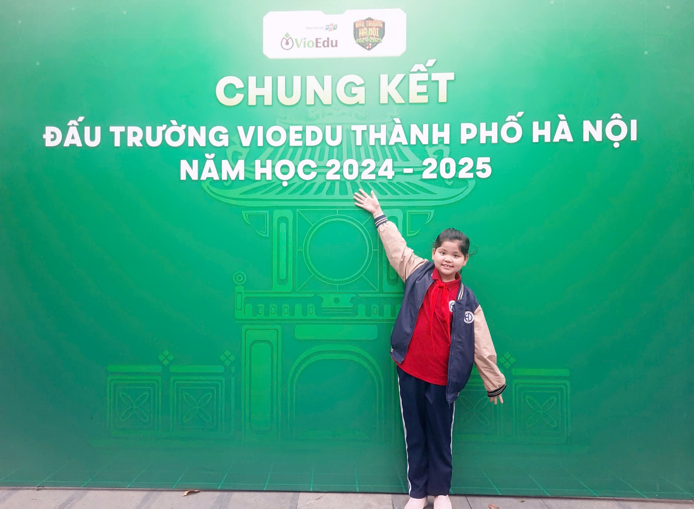 A child standing in front of a signAI-generated content may be incorrect.