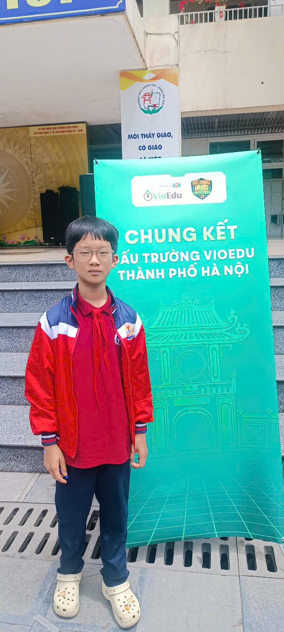 A child standing in front of a signAI-generated content may be incorrect.