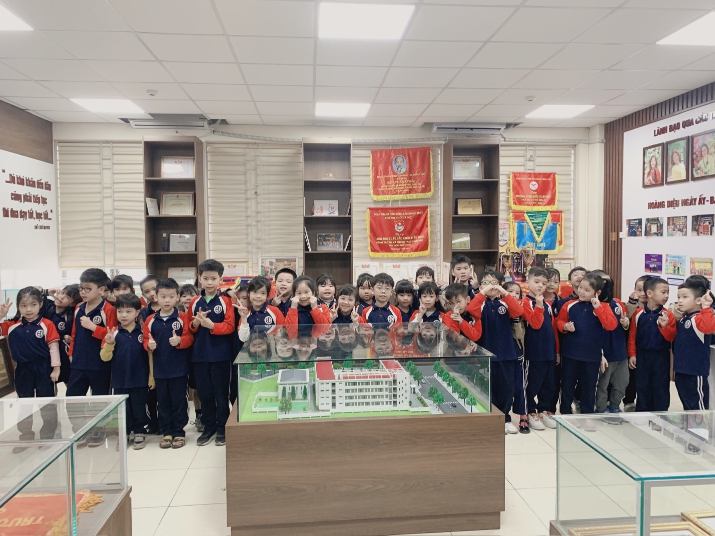 A group of children in a classroomAI-generated content may be incorrect.