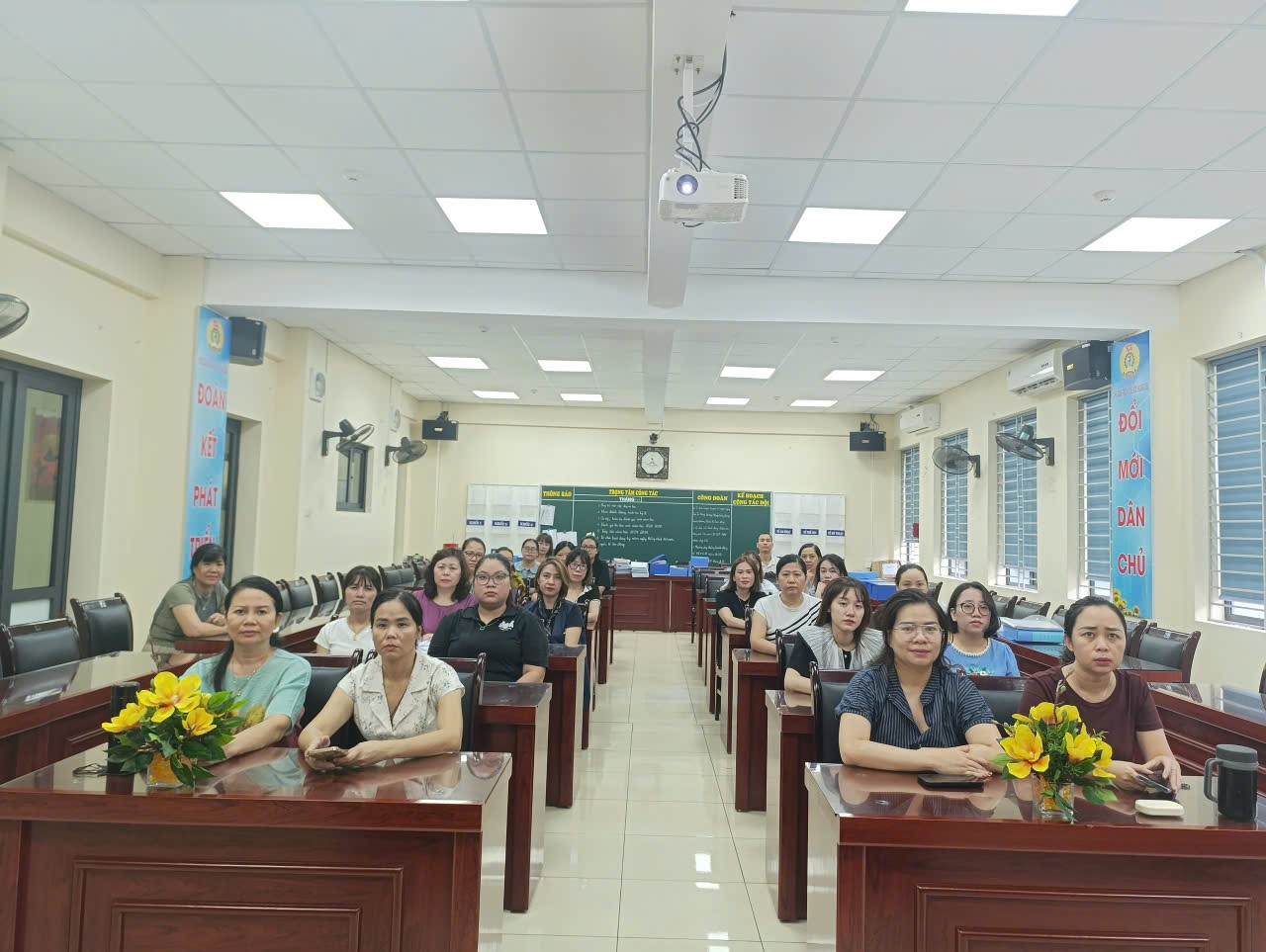 A group of people in a classroomAI-generated content may be incorrect.