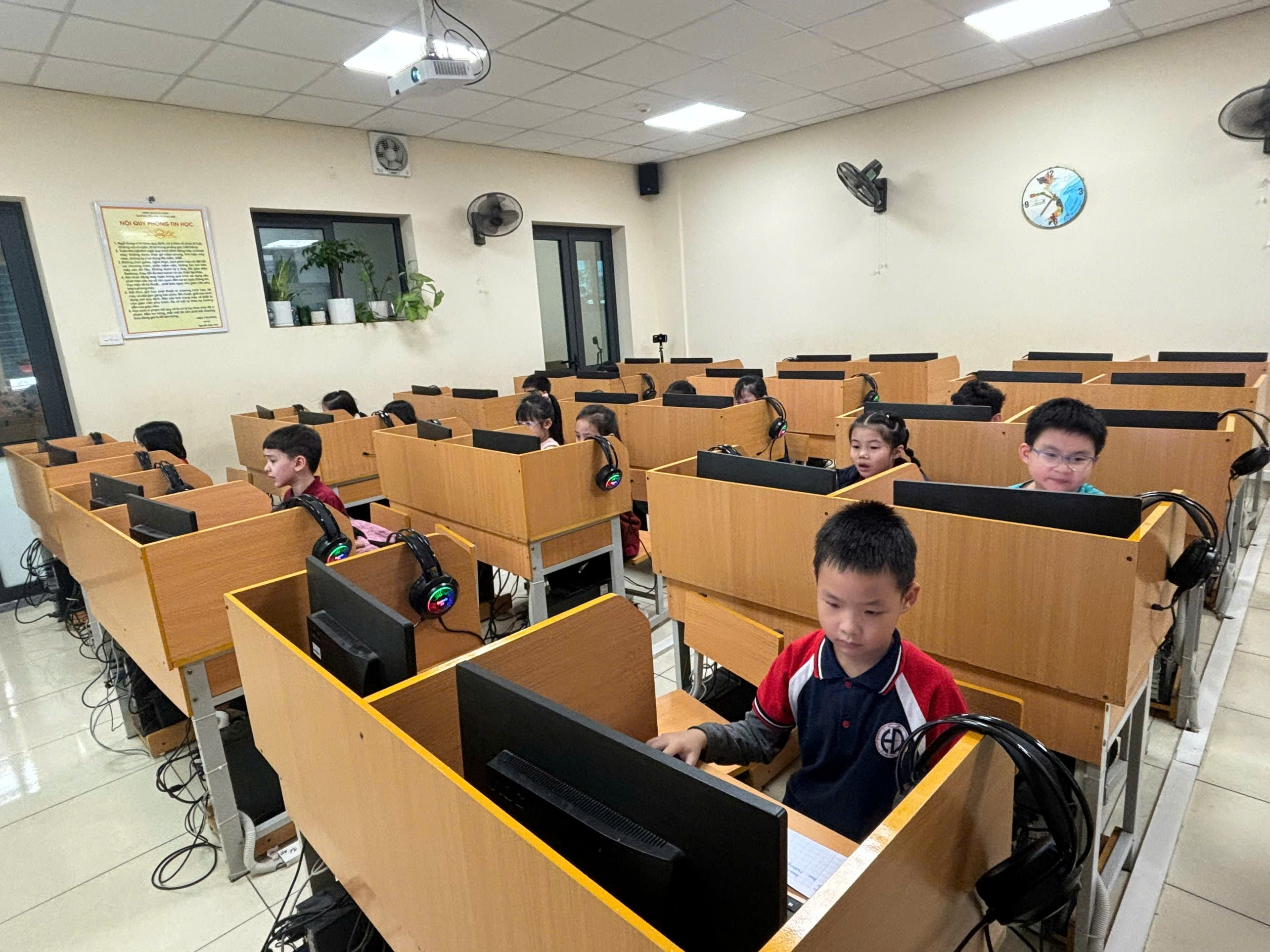 A group of kids in a classroomAI-generated content may be incorrect.