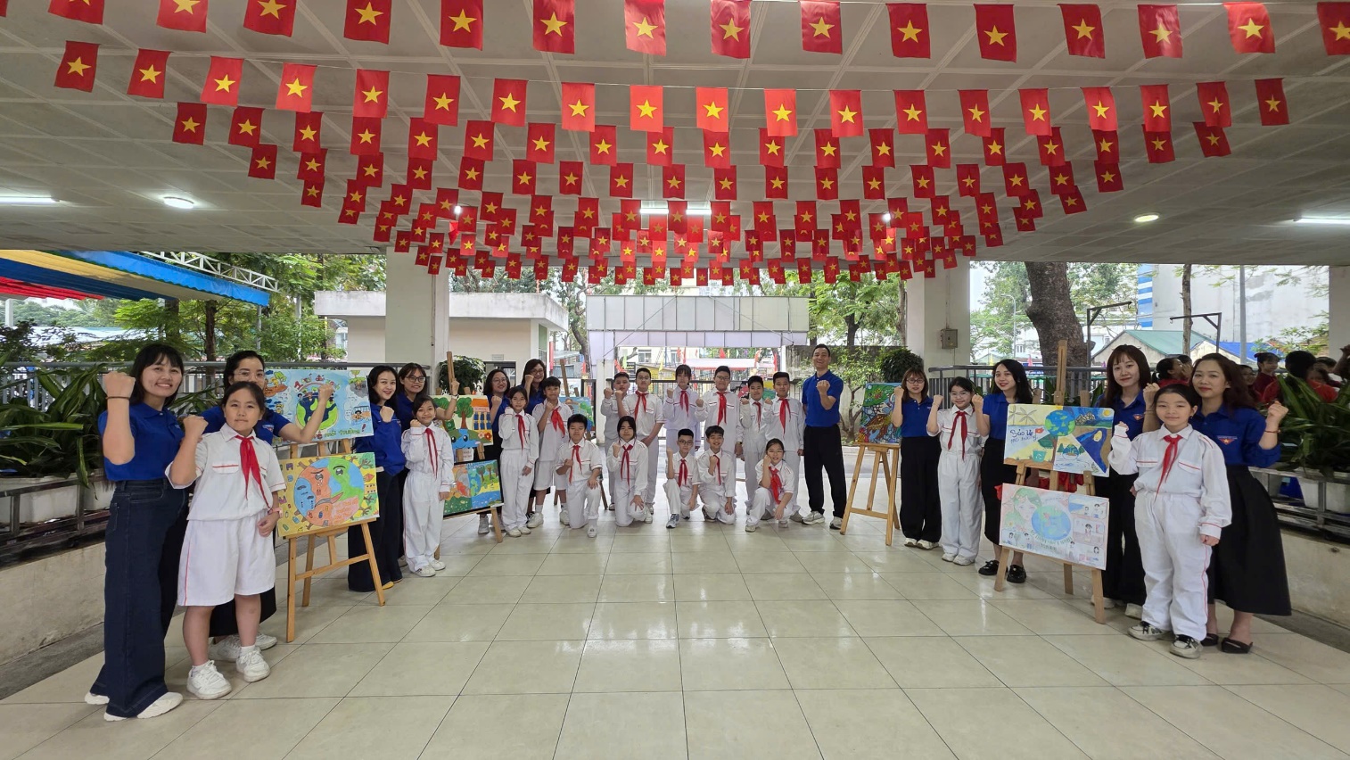A group of people standing under a ceiling with red flags

AI-generated content may be incorrect.