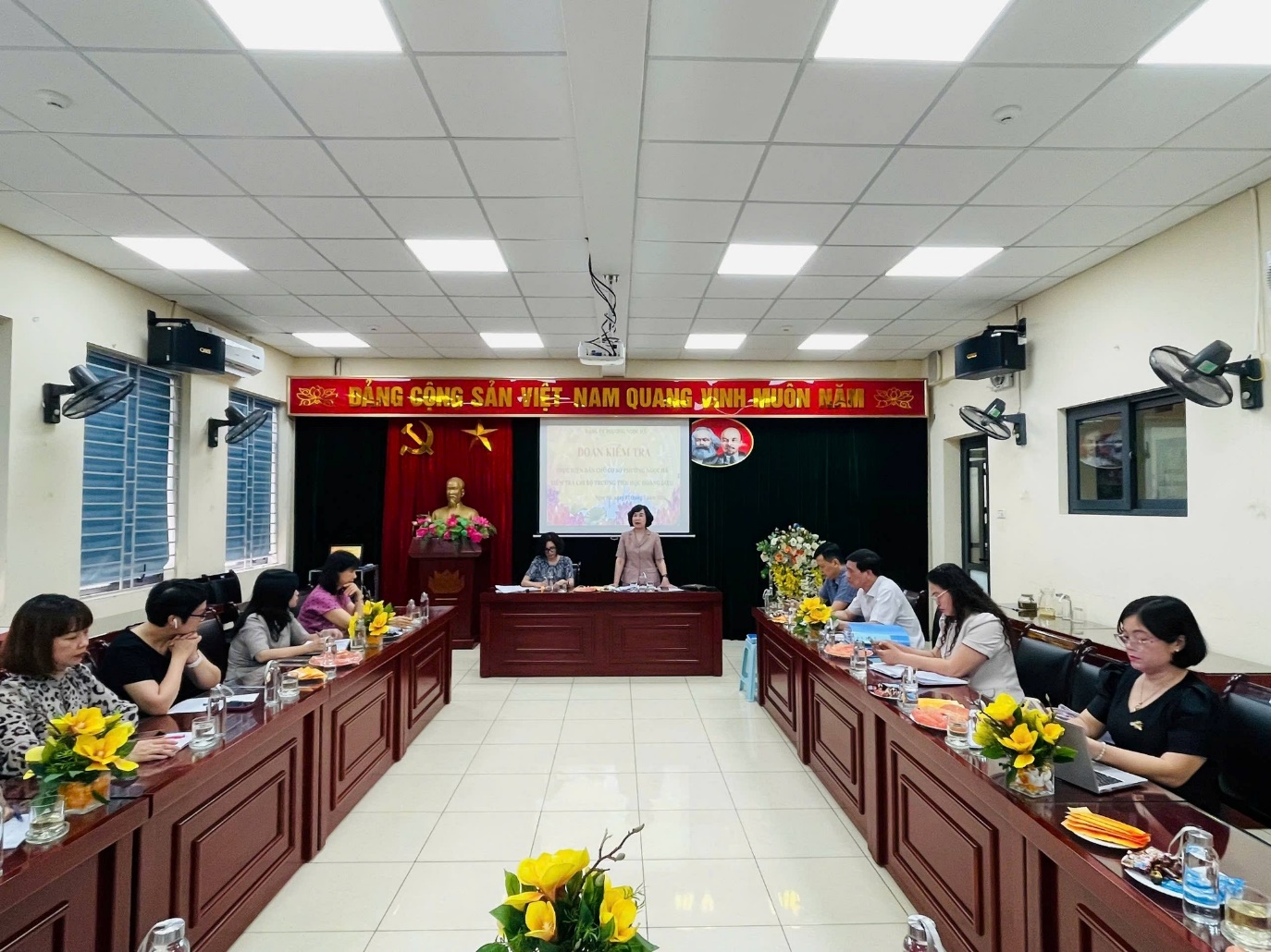 Có thể là hình ảnh về văn bản
