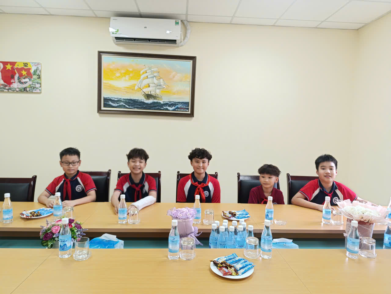 A group of boys sitting at a table

AI-generated content may be incorrect.