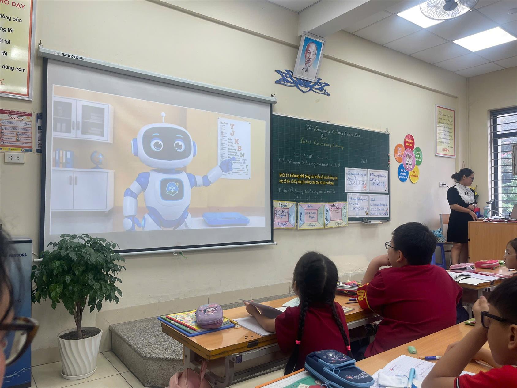 Học Toán cùng Robobi – Bước chuyển mình của Lớp học Thông minh trong tiết dạy Chuyên đề môn Toán “Tìm số trung bình cộng” lớp 4