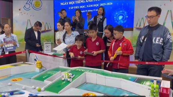 Sôi nổi buổi tập huấn “Ngày hội Tiếng Anh Stem Robotics” cấp tiểu học năm học 2025–2026