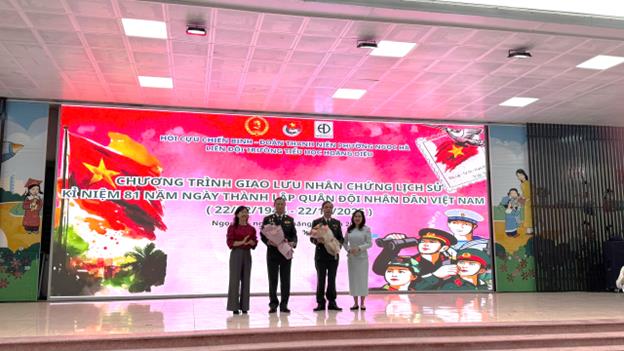 Học sinh trường Tiểu học Hoàng Diệu tự hào tiếp bước cha ông trong chương trình " Kỷ niệm ngày thành lập Quân đội Nhân dân Việt Nam "