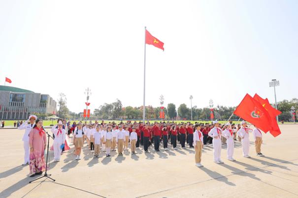 LIÊN ĐỘI TRƯỜNG TIỂU HỌC HOÀNG DIỆU TỔ CHỨC LỄ BÁO CÔNG DÂNG BÁC VÀ KẾT NẠP ĐỘI VIÊN TẠI LĂNG CHỦ TỊCH HỒ CHÍ MINH