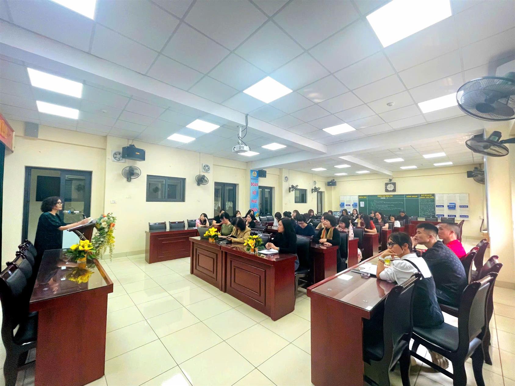 CHI BỘ TRƯỜNG TIỂU HỌC HOÀNG DIỆU TỔ CHỨC SINH HOẠT CHUYÊN ĐỀ QUÝ I NĂM 2026