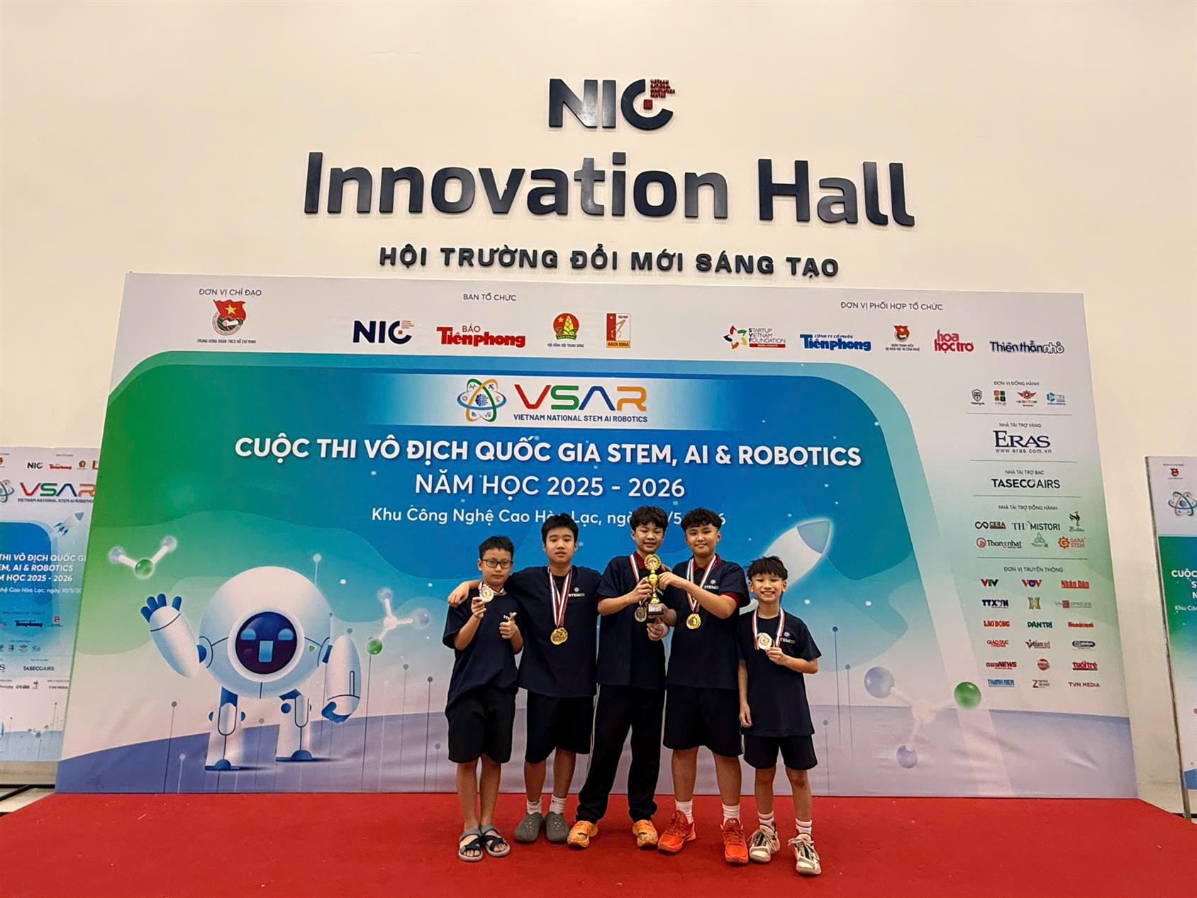 TỰ HÀO TIỂU HỌC HOÀNG DIỆU: KHI NHỮNG NGÔI SAO NHÍ TỎA SÁNG RỰC RỠ TRÊN ĐỈNH CAO KC AIROBOMAKER 2025-2026!