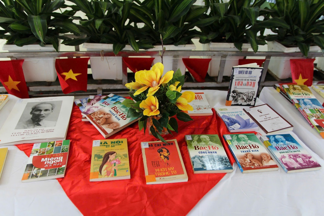 A table with books on it

AI-generated content may be incorrect.