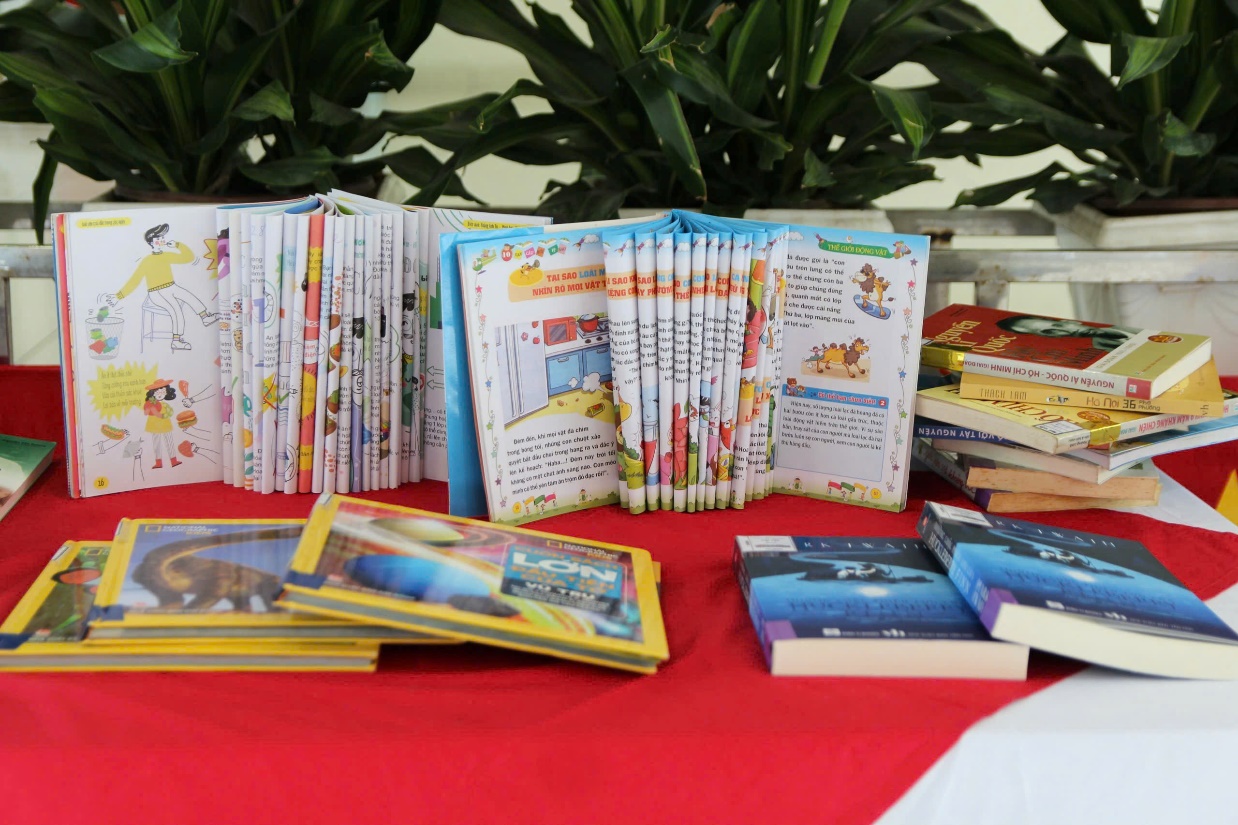 A group of books on a table

AI-generated content may be incorrect.