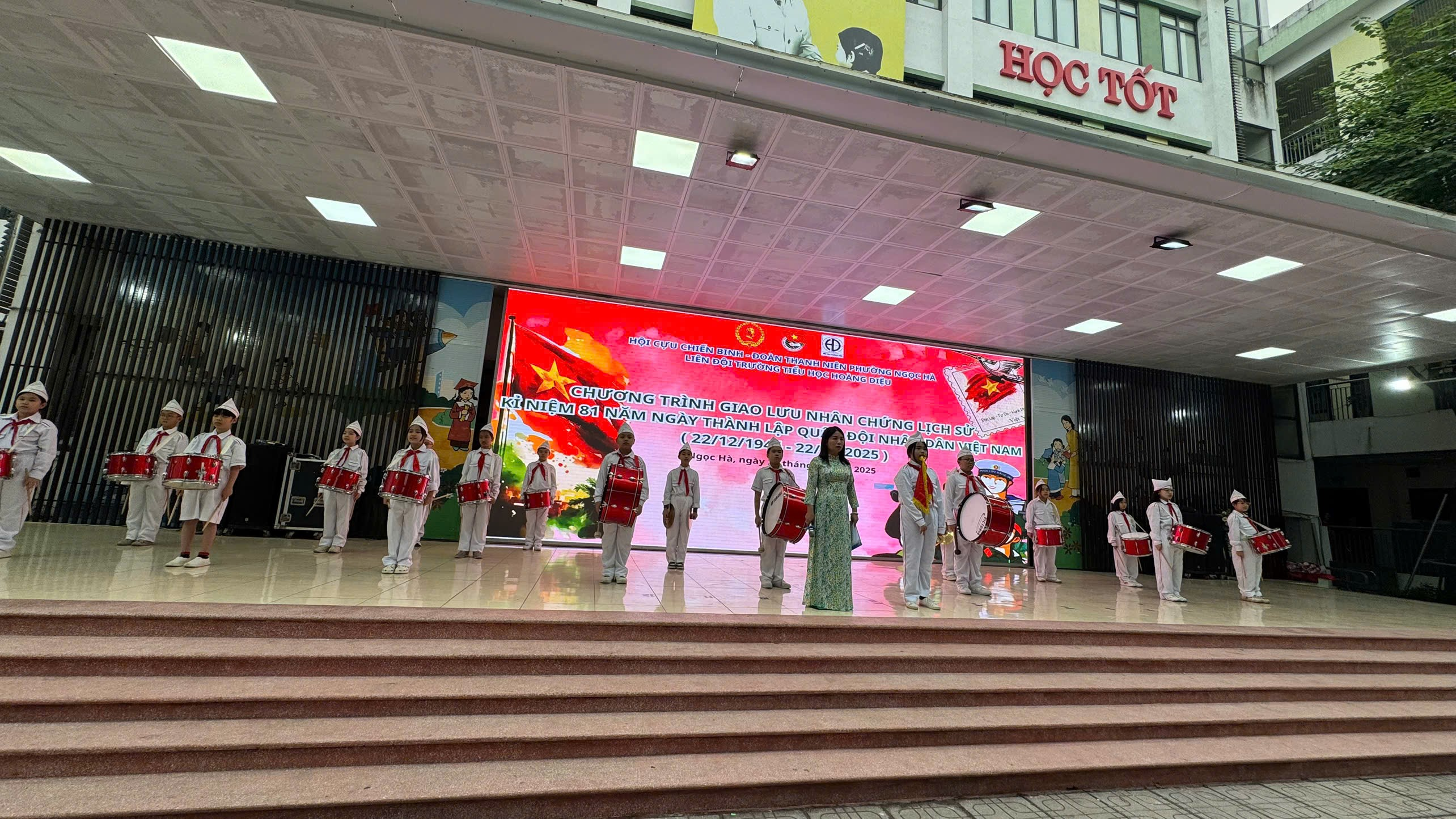A group of people in white and red outfits standing on stepsAI-generated content may be incorrect.