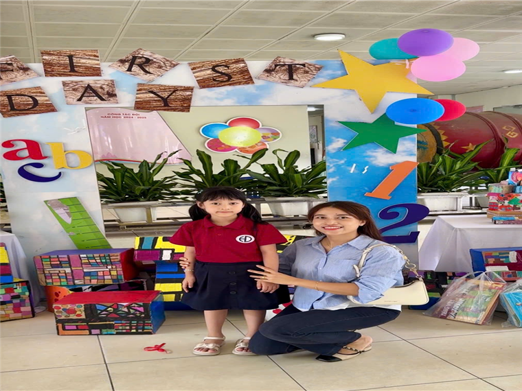 A person and a child posing for a pictureAI-generated content may be incorrect.