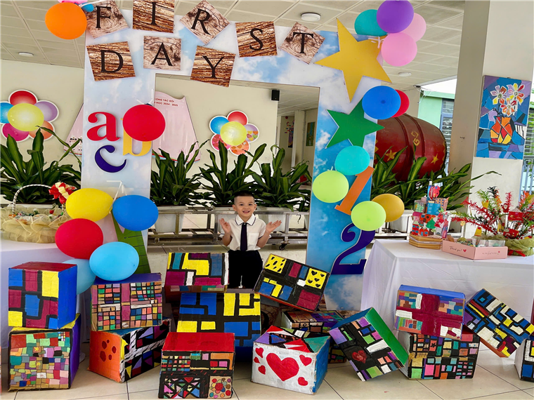 A child standing in front of a birthday partyAI-generated content may be incorrect.