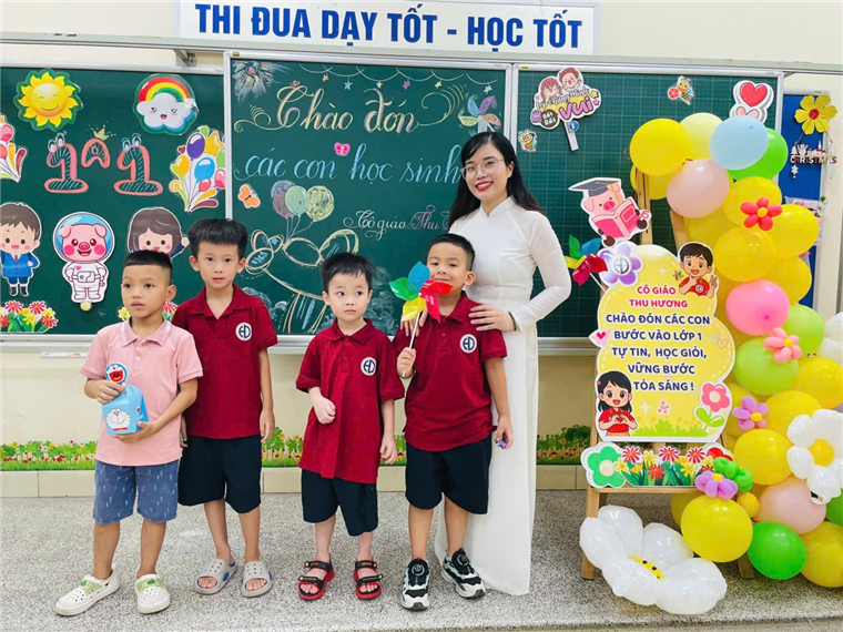 A group of children standing in front of a chalkboardAI-generated content may be incorrect.