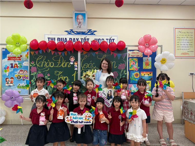 A group of children posing for a photoAI-generated content may be incorrect.