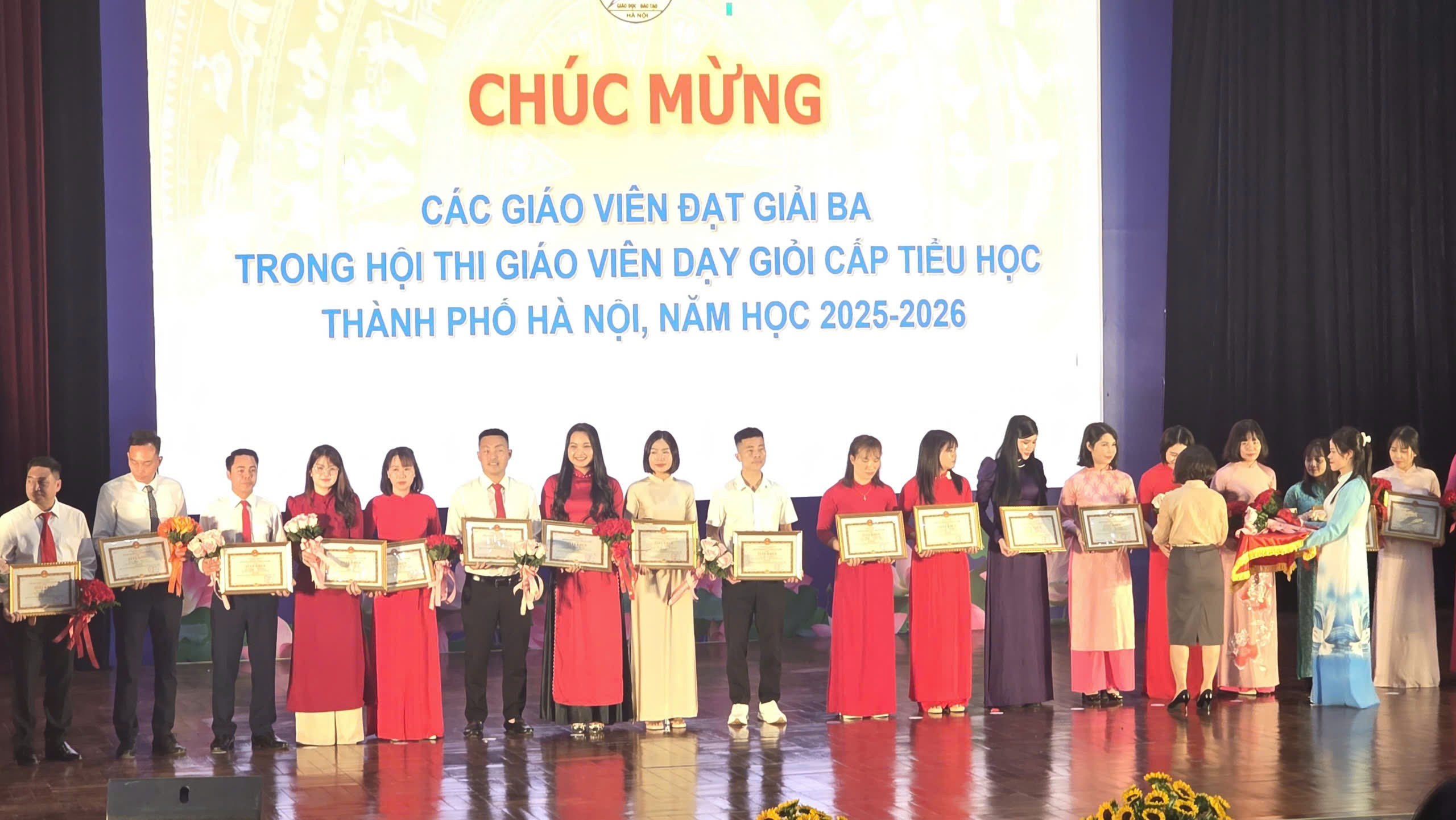 A group of people holding certificatesAI-generated content may be incorrect.