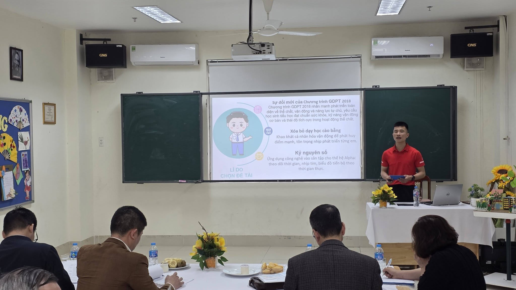 Có thể là hình ảnh về học tập, bàn và văn bản